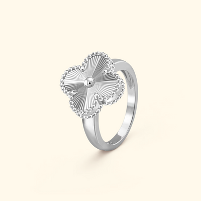 Orianna | Bague Trèfle Élégante
