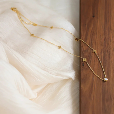 Eulima | Collier Élégant au Design Trèfle