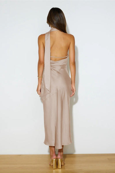 Amaryllis | Robe Midi en Soie de Luxe avec Col Américain