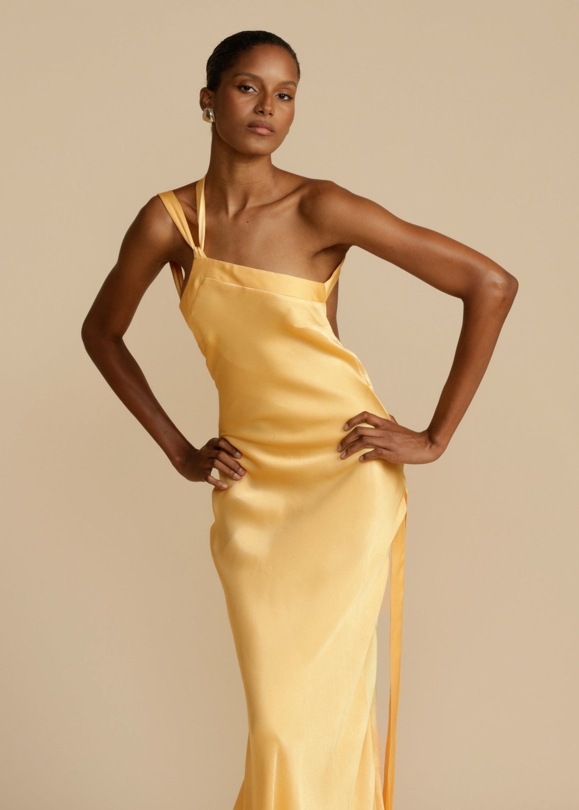 Amarante | Robe Maxi en Soie avec Élégantes Bretelles