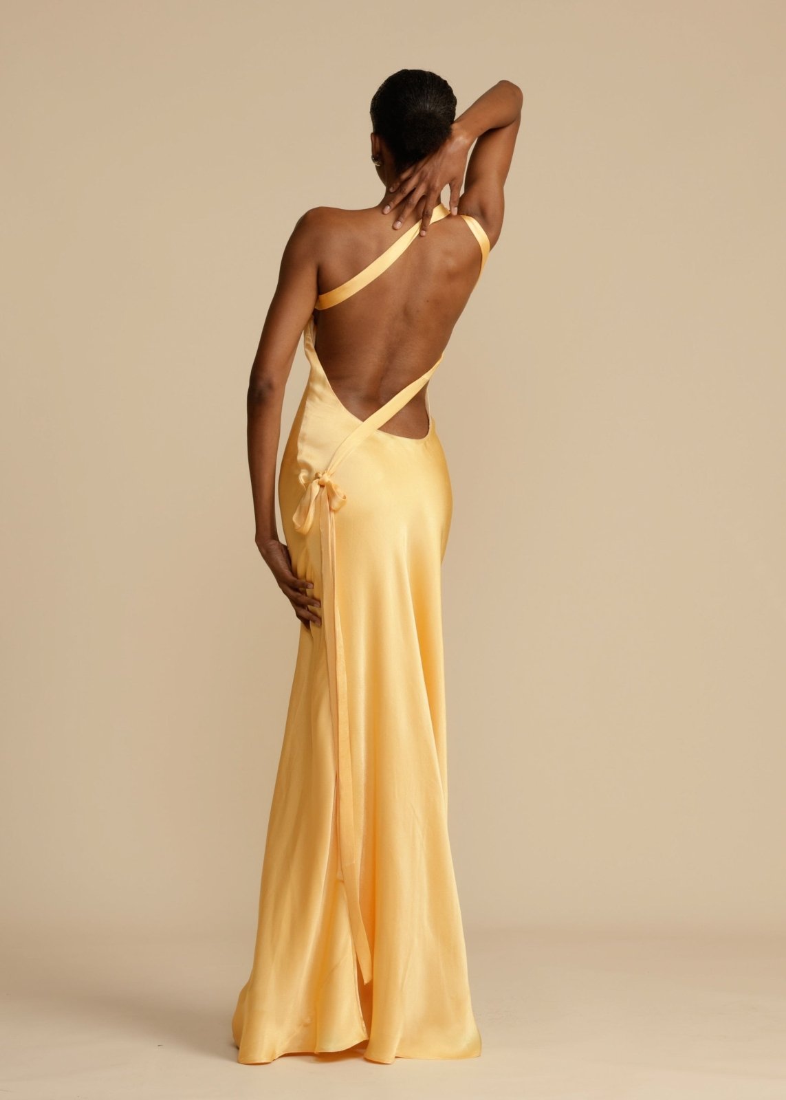 Amarante | Robe Maxi en Soie avec Élégantes Bretelles